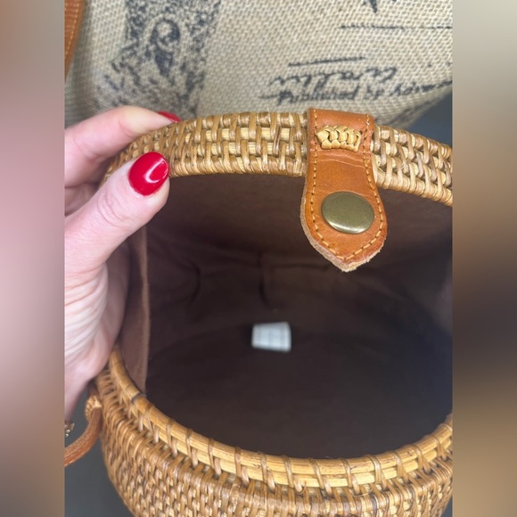 Round Woven Rattan Crossbody Bag - Picture 5 of 10